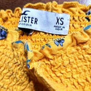 Xs Hollister cropped shirt